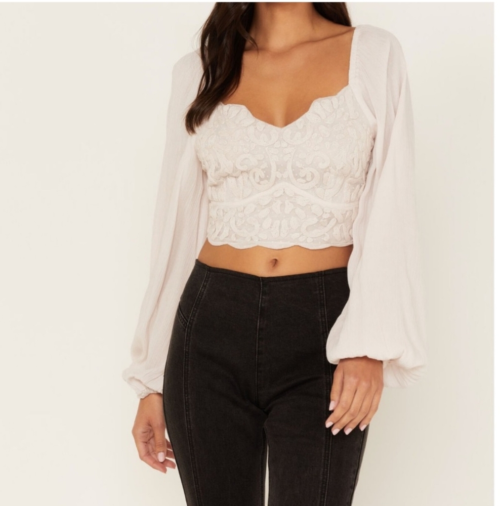SHYANNE WOMEN'S EMBROIDERED MESH DOT POET SLEEVE CROP TOP